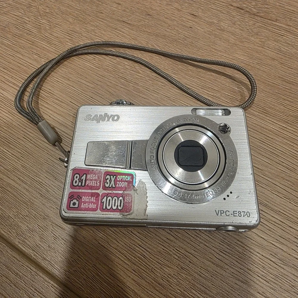 Sanyo Digital Camera 8.1 M, 3x Zoom VPC-E870 Untested For Parts/Repair